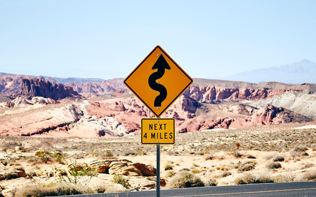 Traffic sign with a curve