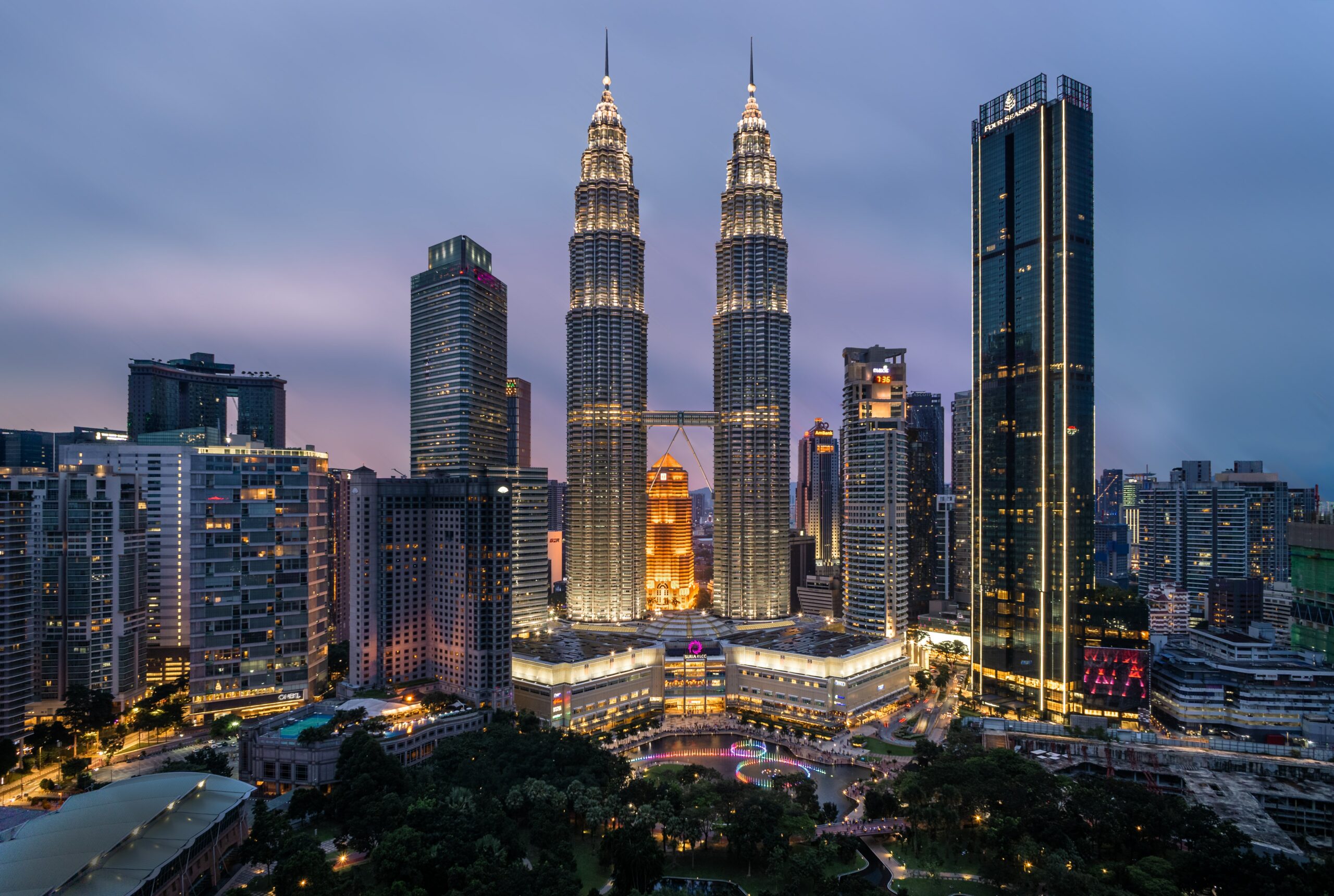 Nightview of the Petronas Towers in Kuala Lumpur